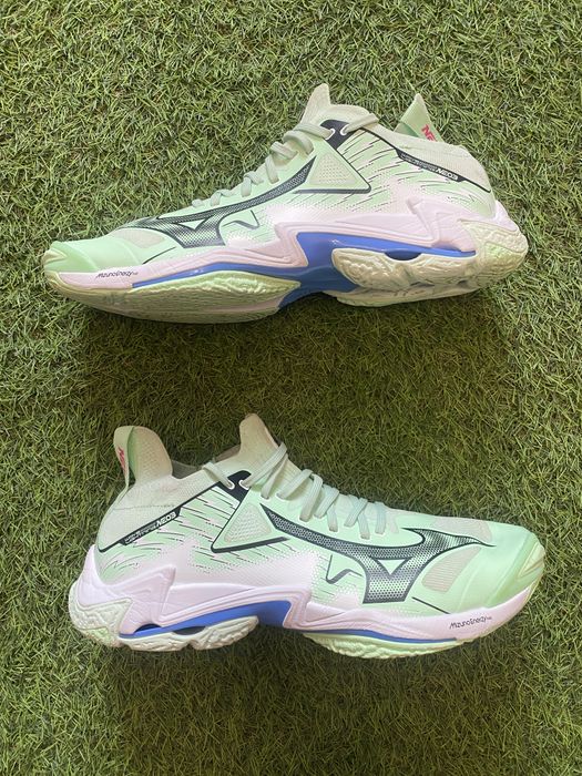 Волейбольні кросівки mizuno