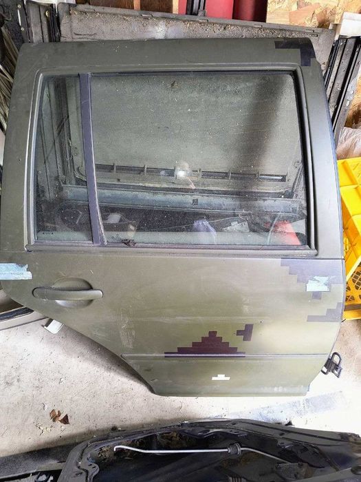 Двері на Volkswagen Golf 1.4