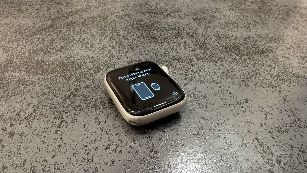 Apple Watch Series 6, 44 mm Silver (White Sport Band)