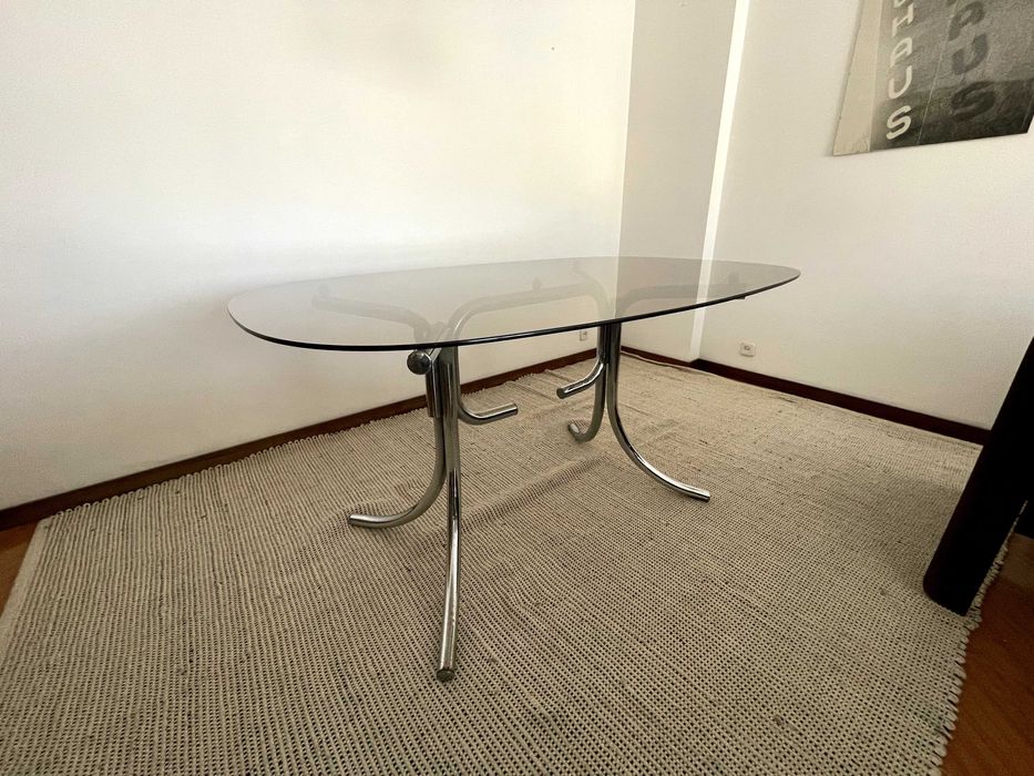 Mesa vintage - estrutura tubular com tampo de vidro