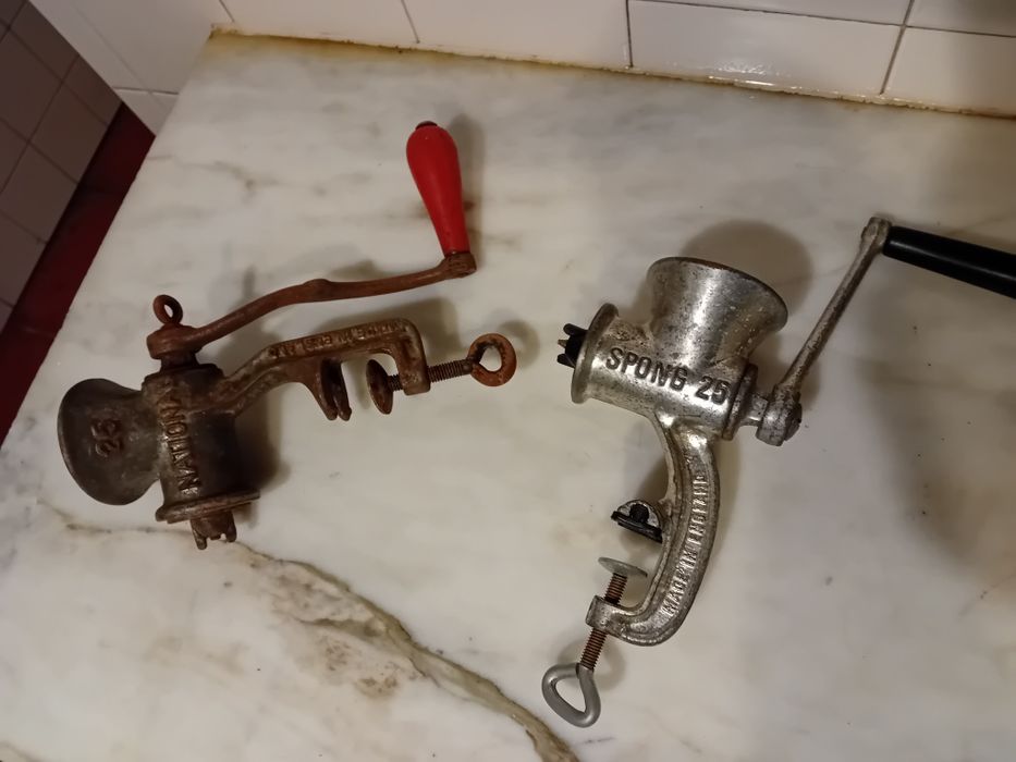 Conjunto de Moedores de Carne Antigos