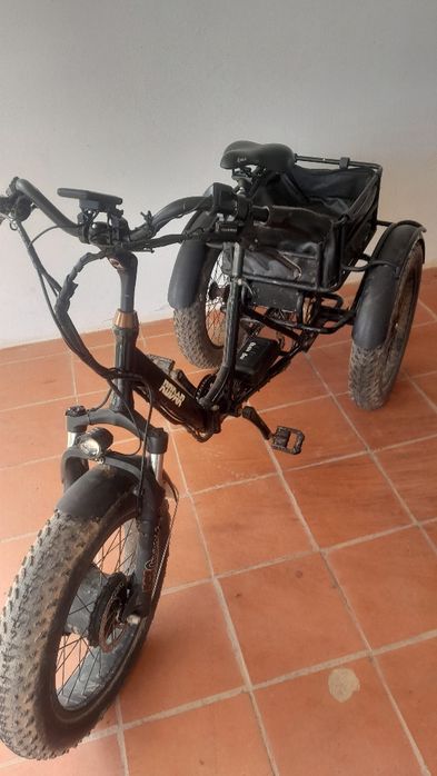 Tribke em muito bom estado da marca rodar dobrável