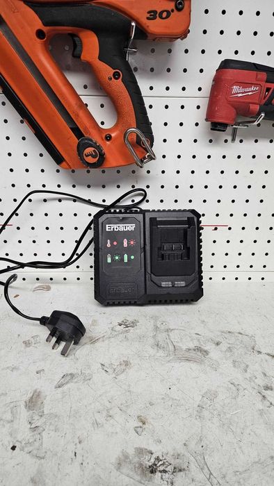 Ładowarka szybka Erbauer EXT 18V