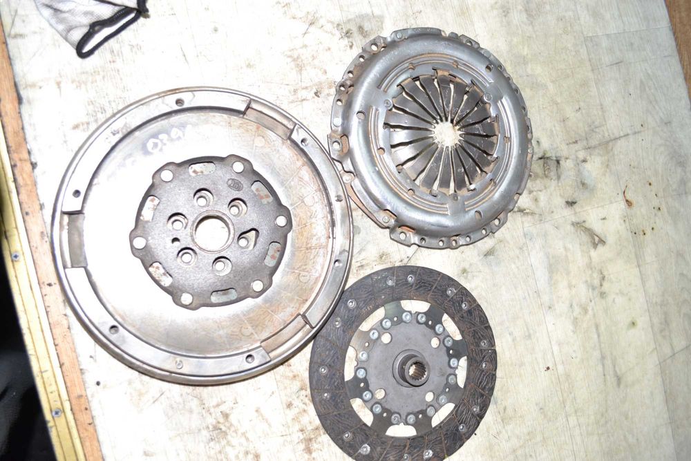 Б/у маховик двомасовий+комплект зчеплення Citroen Berlingo C4 2 Peugeot 206 1.6HDi 415 0396 10