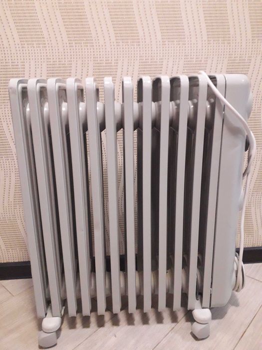 Масляний оливний  радіатор обігрівач Delonghi  TRRS1225C