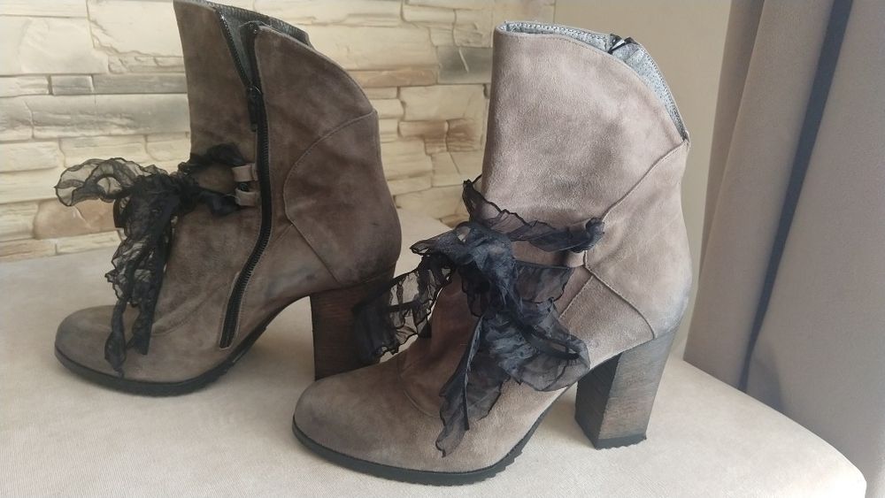 Buty damskie na obcasie 39/40