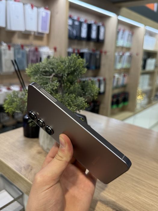 Б/у Samsung Galaxy S25 12/128Gb Silver | USA