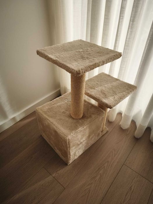 Arranhador de gato bege