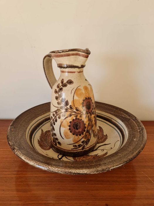 Conjunto Antigo 2 pratos com 2 jarras, pintura à mão