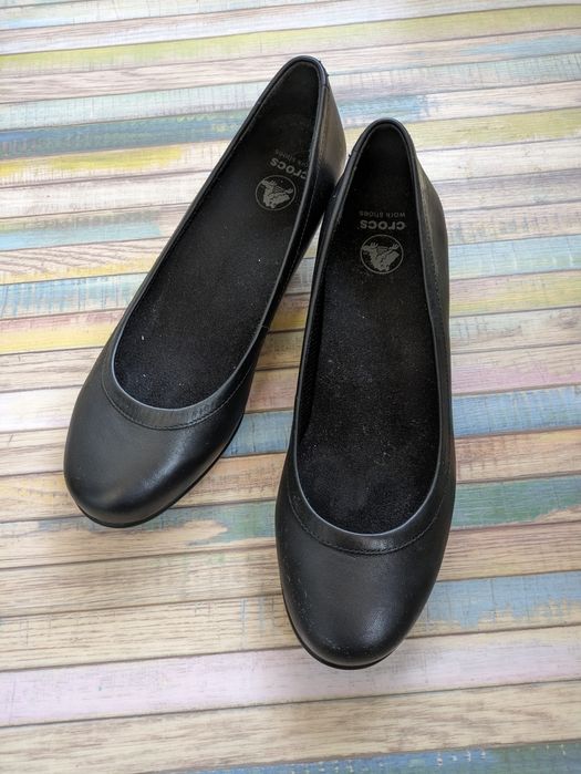 Нові шкіряні балетки Crocs