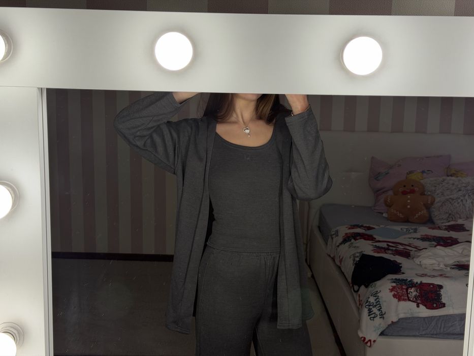 Сірий костюм трійка на осінь або зиму розмір XS