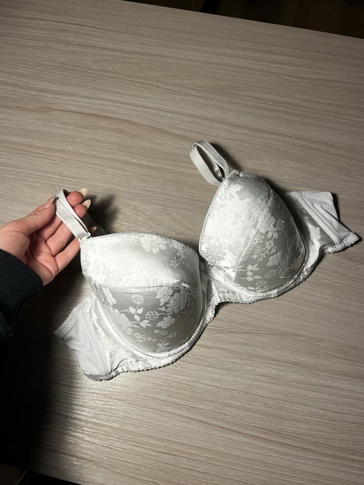 Biały biustonosz 80C