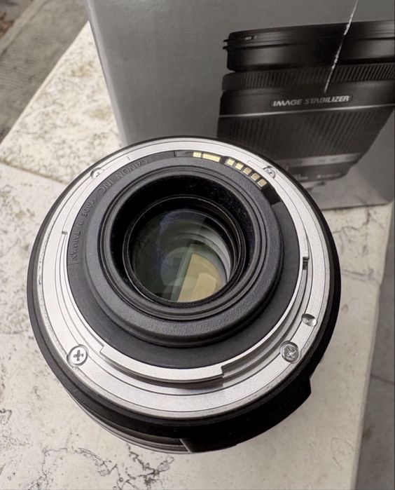 Canon EF 18-200mm f/3.5-5.6 IS