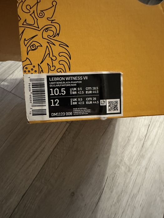Продам чоловічі баскетбольні кросівки Nike LEBRON WITNESS 7.