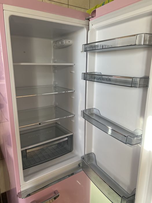 Lodówko zamrażarka retro różowa WOLKENSTEIN KG250