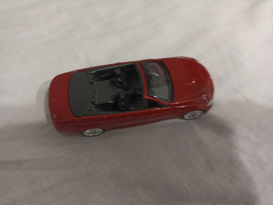 Model BMW M4 cabrio 1:43 z kolekcji Shell
