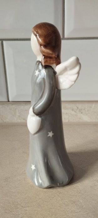 Aniołek ceramiczny z serduszkiem biały szary stan idealny na prezent