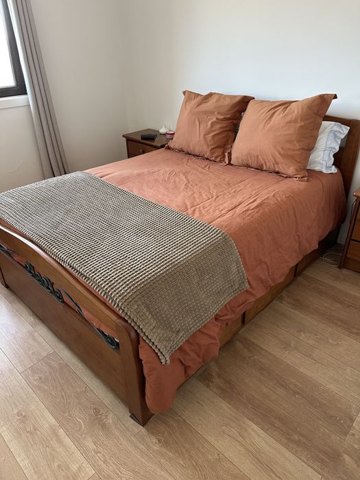 Mobília de Quarto Completa em Madeira