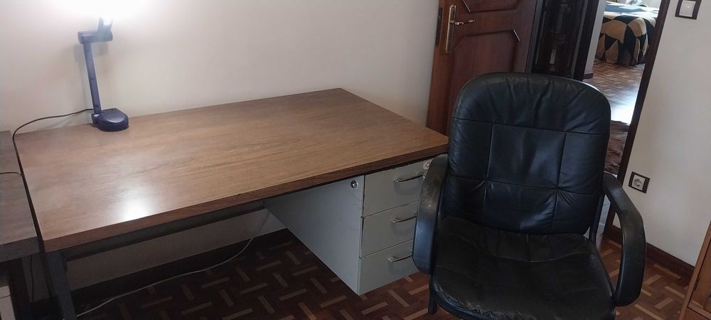 Secretária + Bloco de 3 gavetas+Cadeira