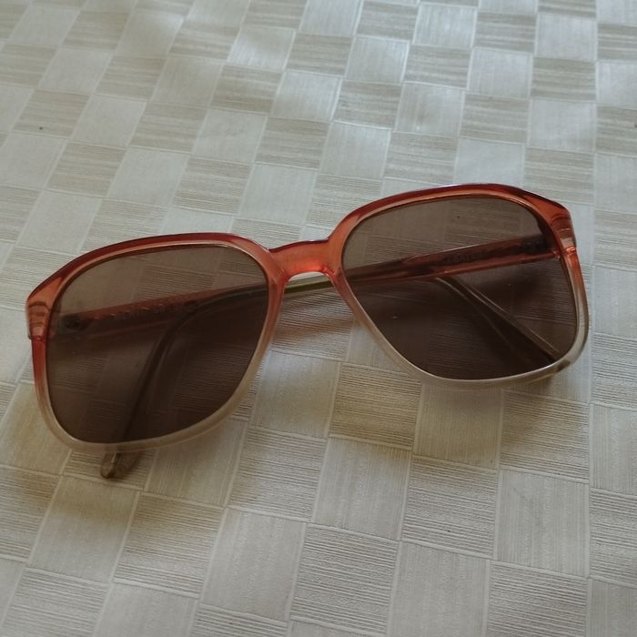 okulary przeciwsłoneczne retro