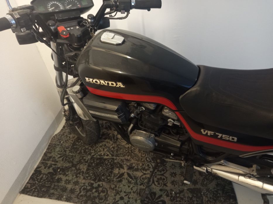 Honda VF 750 sabre