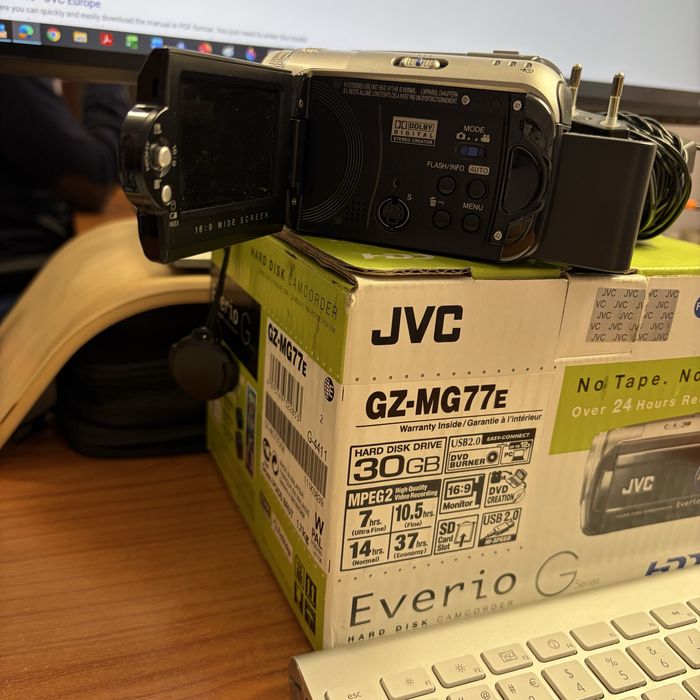Maquina filmar JVC GZ-MG77E