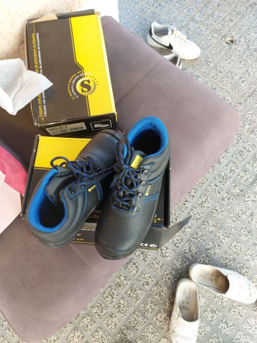 5 pares Sapatos e 2 de botas de biqueira aço  novas palmilhas antibacterianas