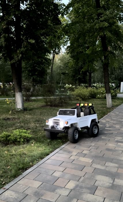 Продам свій дитячий  електромобіль