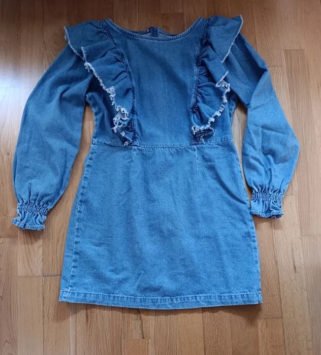 Джинсовое платье мини с акцентными плечами размер S Zara