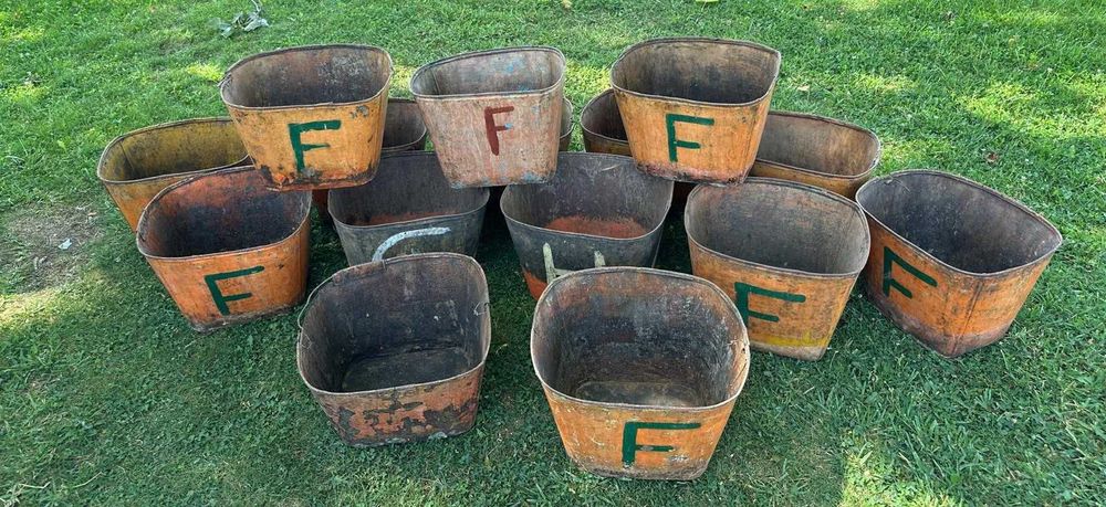 Latoaria tradicional cestos em latão para apanha da fruta, floreiras