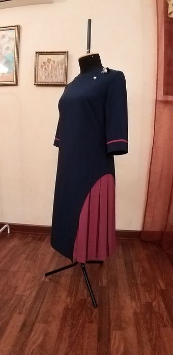 Платье нарядное , комбинированное, новоее