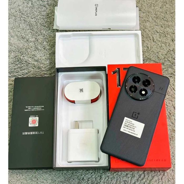 OnePlus 13  12\256  полный комплект в идеале +бонус.