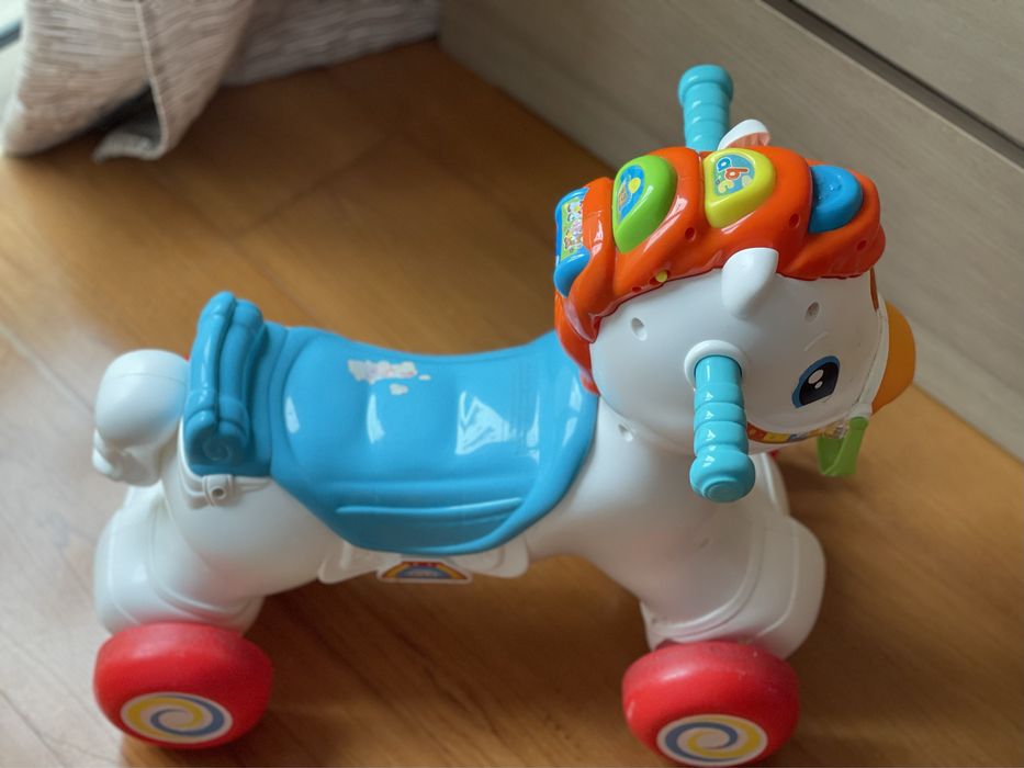 Cavalo Tito com sons e musica