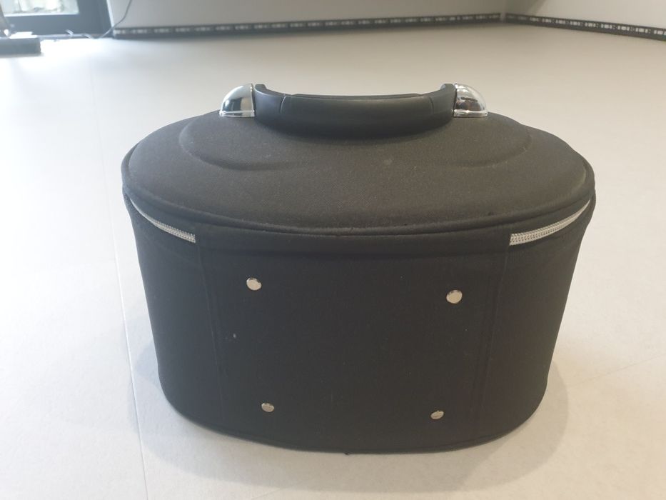 Kuferek kosmetyczny czarny