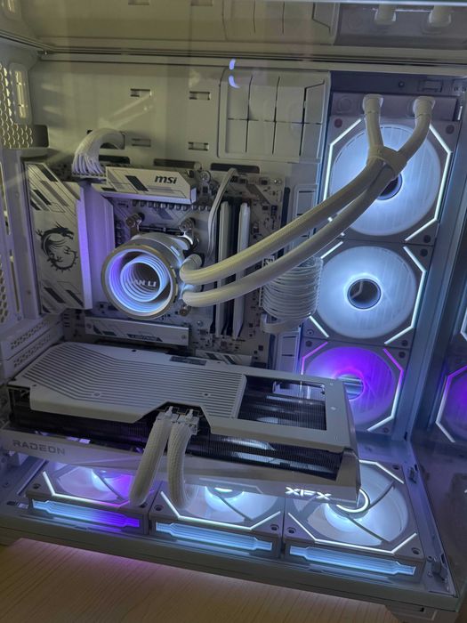 PC GAMING 7800X3D RX 79070XT 32GB com extras!
