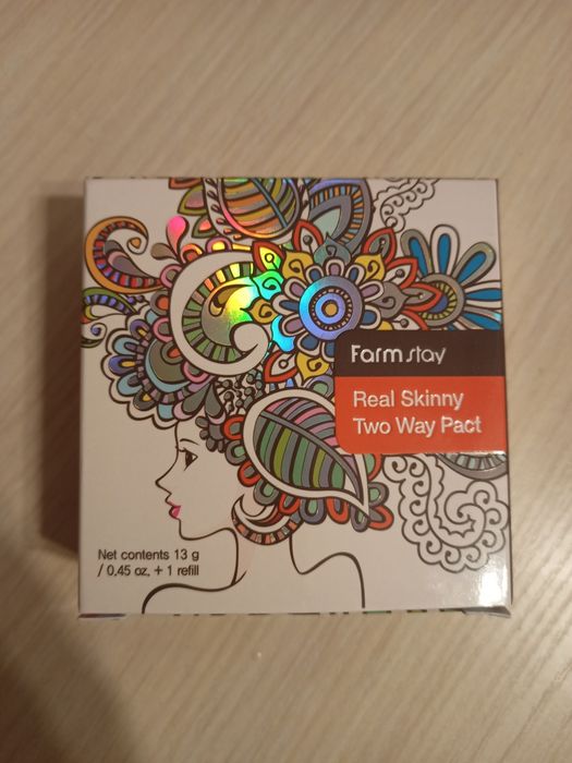 компактна пудра Farmstay Real Skinny Two Way Pact з додатковим змінним блоком  тон 13 Light Beige