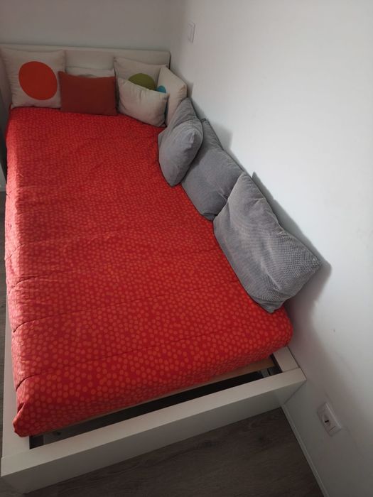 Cama de solteiro com colchão – pouco usada
