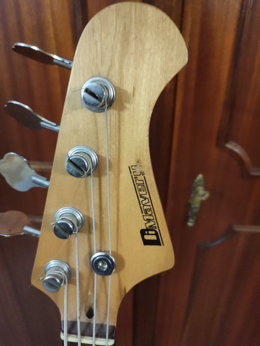 Guitarra baixo  DI MAVERY