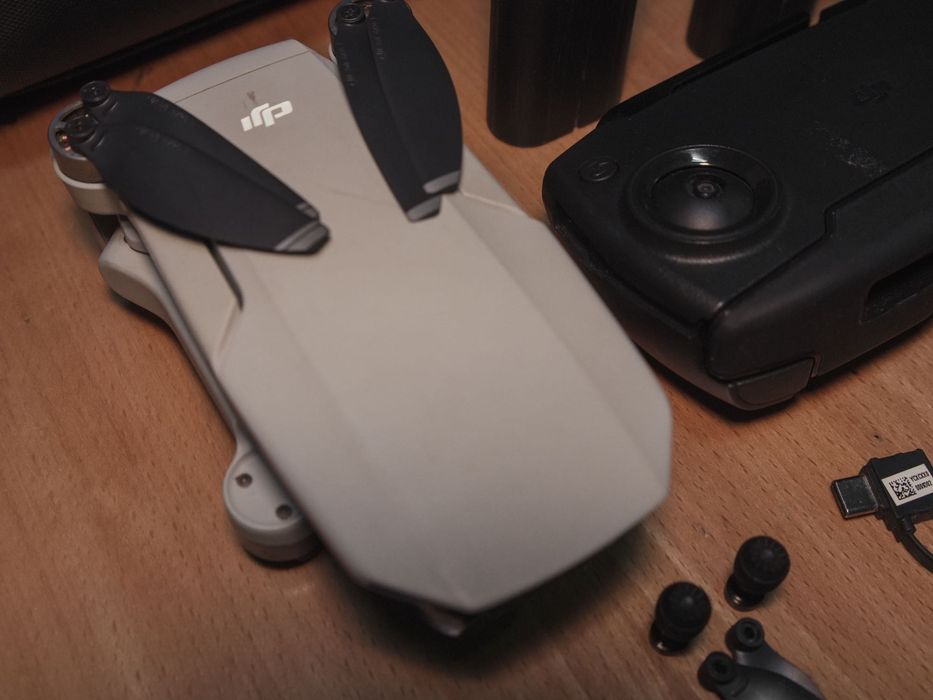 Drone DJI Mini com 2 baterias, mala e acessórios