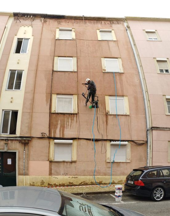 Reparações e pinturas e remodelações  em gerais