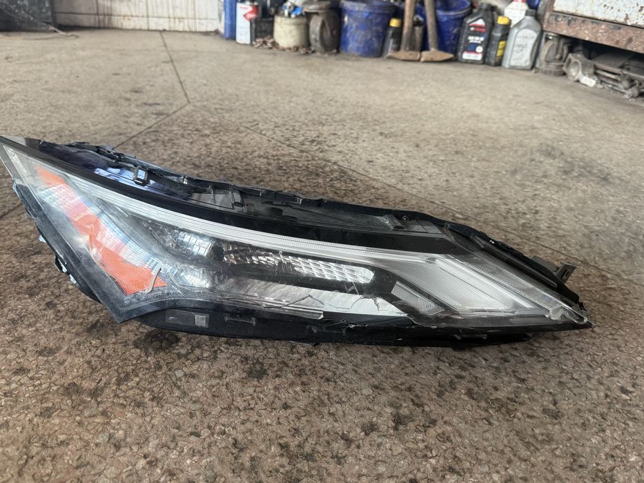 Фари на Ніссан Рог Т33