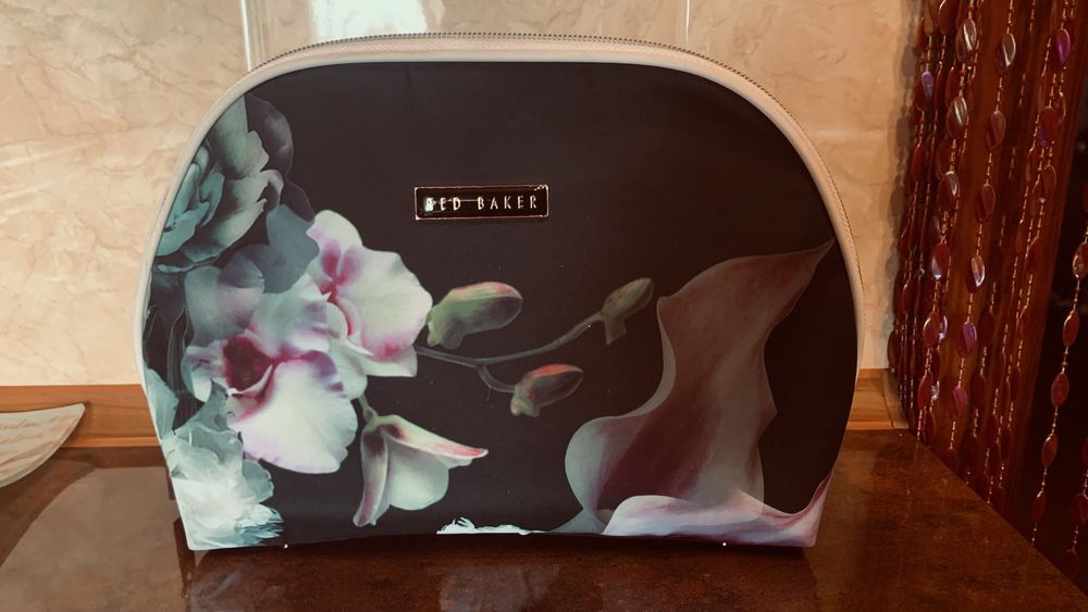 Большая  косметичка “Ted Baker”