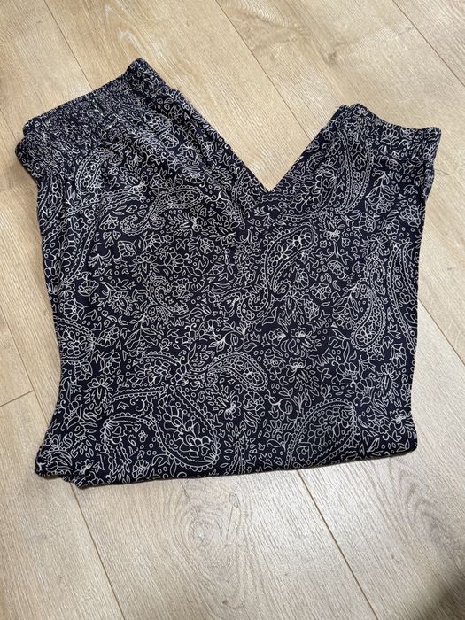 Granatowe w wzorki szarawary luzne spodnie pumpy