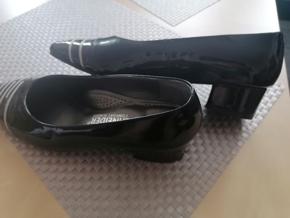 Buty damskie - lakierowane, czarne