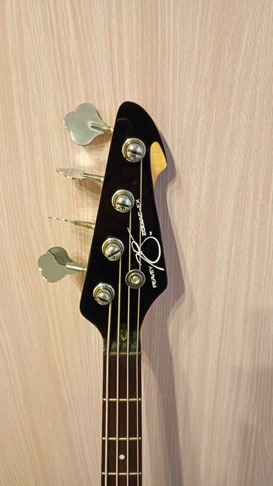 Gitara basowa Peavey Zodiac EX