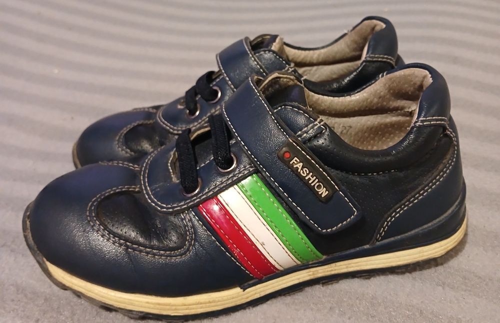 Продам кроссовки 28 размер