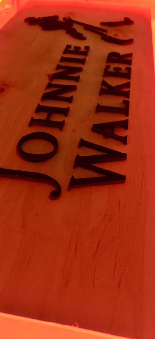 Skrzynka Johnnie Walker, sklejka, grawerowanie