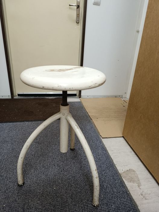 Stołek taboret lekarski obrotowy z czasów PRL-u