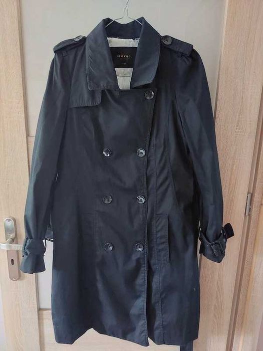 Reservwd czarny trencz roz. 38