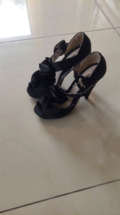 Buty satynowe 37